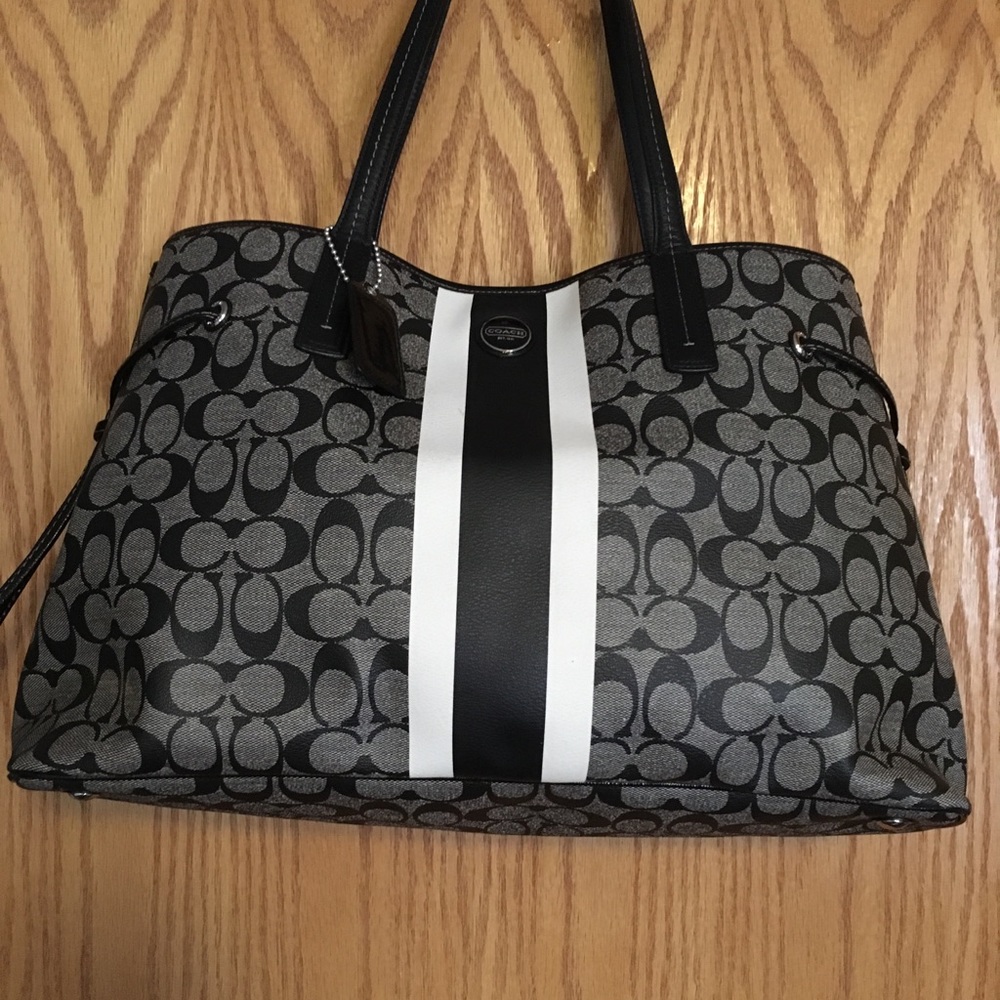 💚💜🌺Gorgeous Coach signature  large carryall